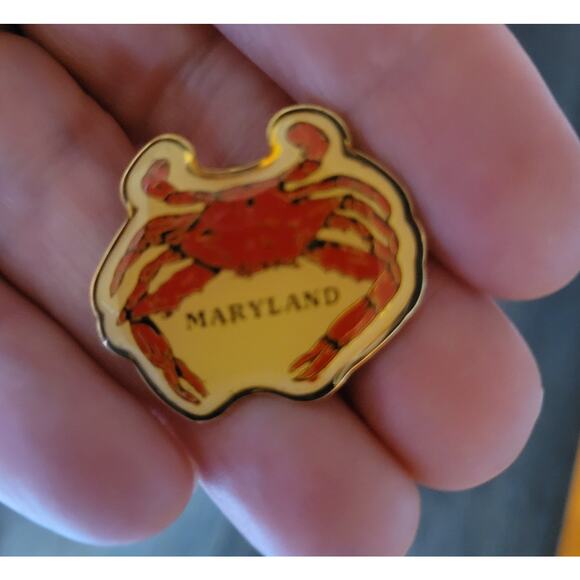 LOT OF 4 VINTAGE Baltimore Maryland Themed Travel Pins Pinback - Picture 3 of 9